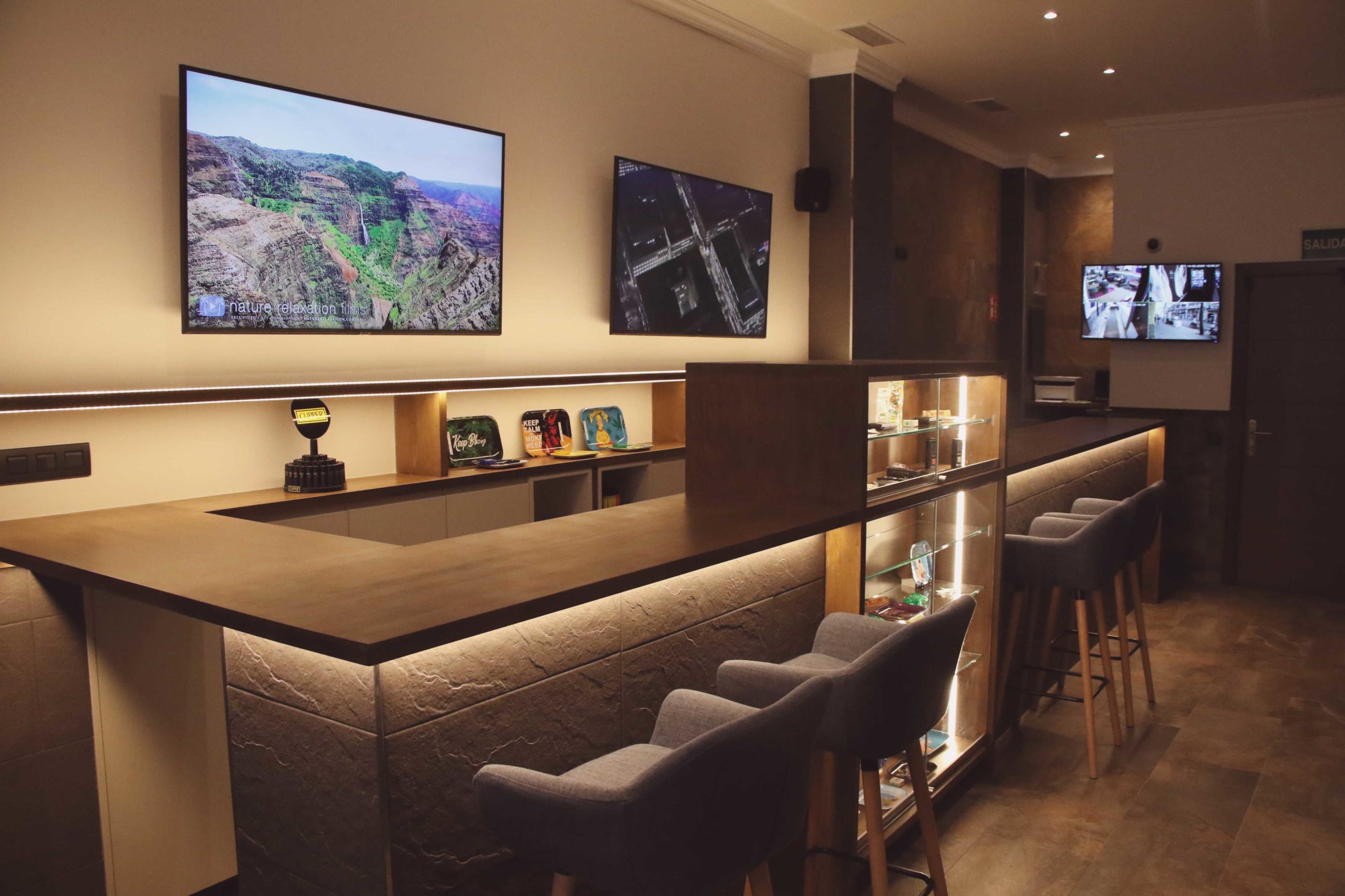 barcelona coffeeshop bar with screens on the wall